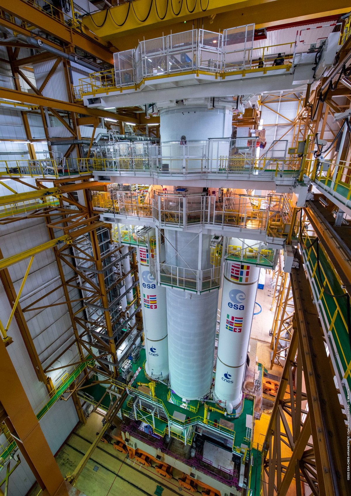 Ariane 5 sera bientôt prête à rugir. Crédits ESA/CNES/CSG/Arianespace/ S.Martin