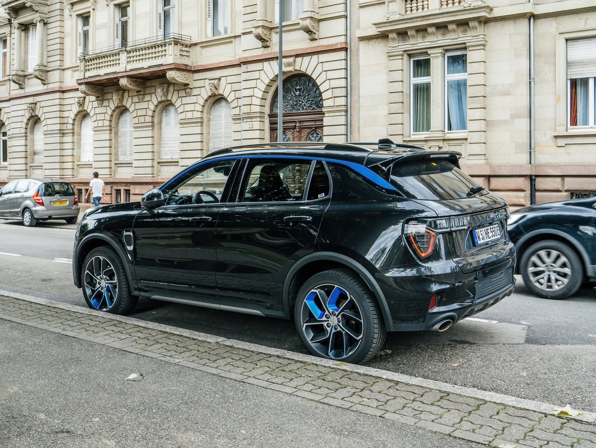 Un 4x4 électrique Lynk & Co à Strasbourg © Hadrian / Shutterstock.com