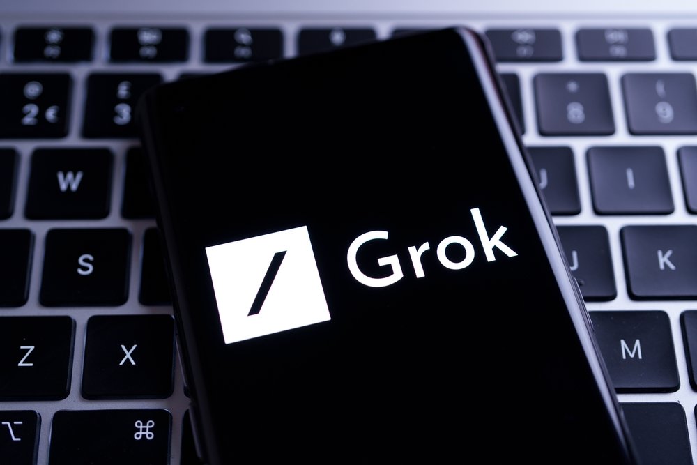 Grok mobile - © Shutterstock