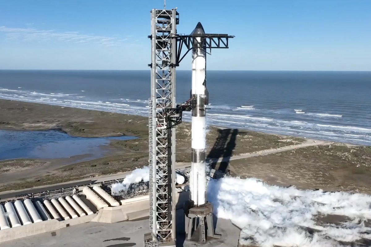 Starship peu de temps avant le décollage pour son 7e vol. © SpaceX