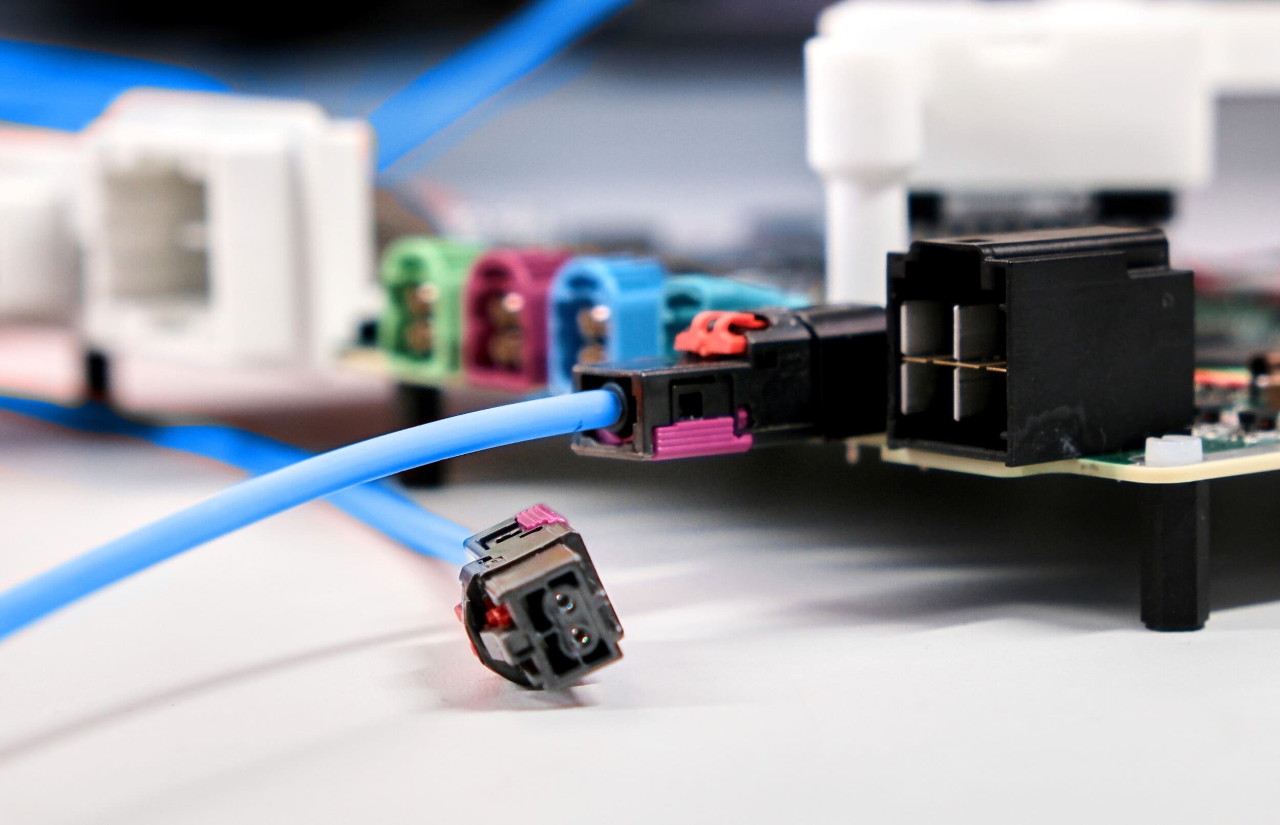 ZF poursuit le développement de son supercalculateur haute performance ProAI pour l'Ethernet optique multi-gigabit dans les applications automobiles. © ZF