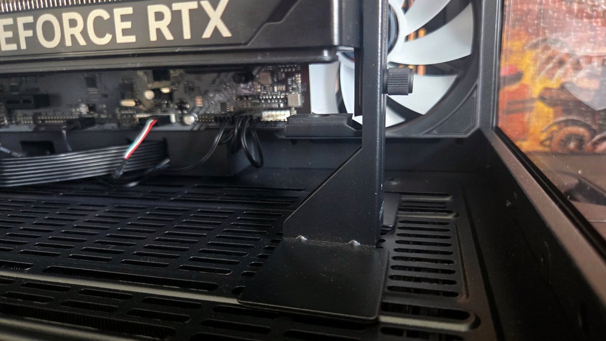 L'équette de soutien pour la carte graphique : rassurant. ©Le Studio Clubic