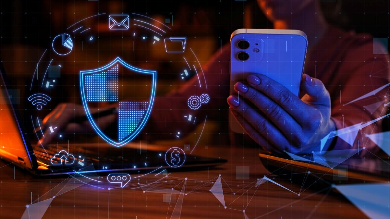 En entreprise, comme pour les particuliers, c'est l'ensemble des systèmes vulnérables qui doivent être protégés contre les intrusions car chaque fichier est exploitable - ©YURII MASLAK / Shutterstock