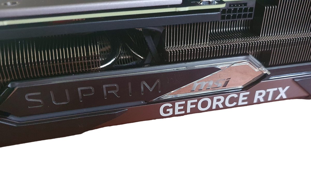 Le logo MSI est presque minuscule à côté des SUPRIM et GEFORCE RTX © Nerces