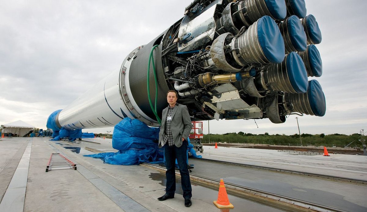 Les premiers modèles de Falcon 9 avaient les moteurs dans un arrangement différent (ils forment un cercle aujourd'hui). ©SpaceX