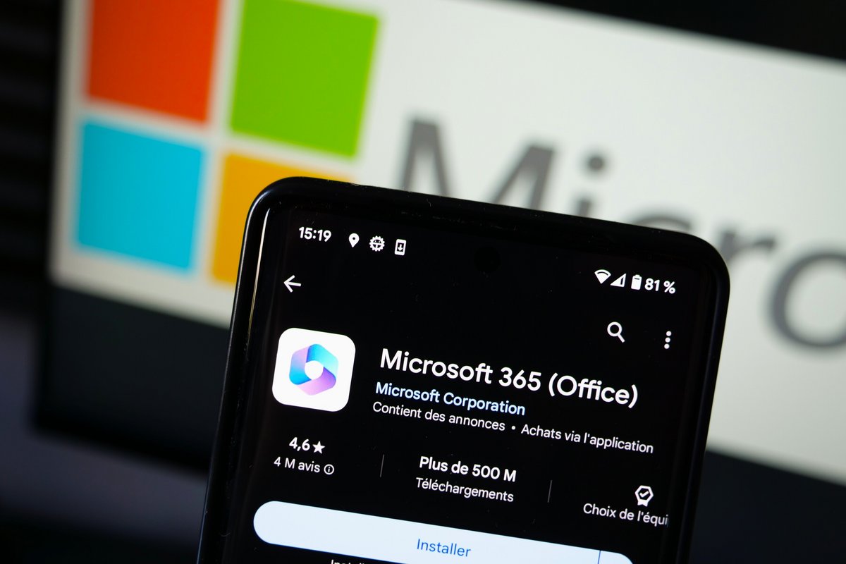 Logo Microsoft 365 sur smartphone © Alexandre Boero / Clubic