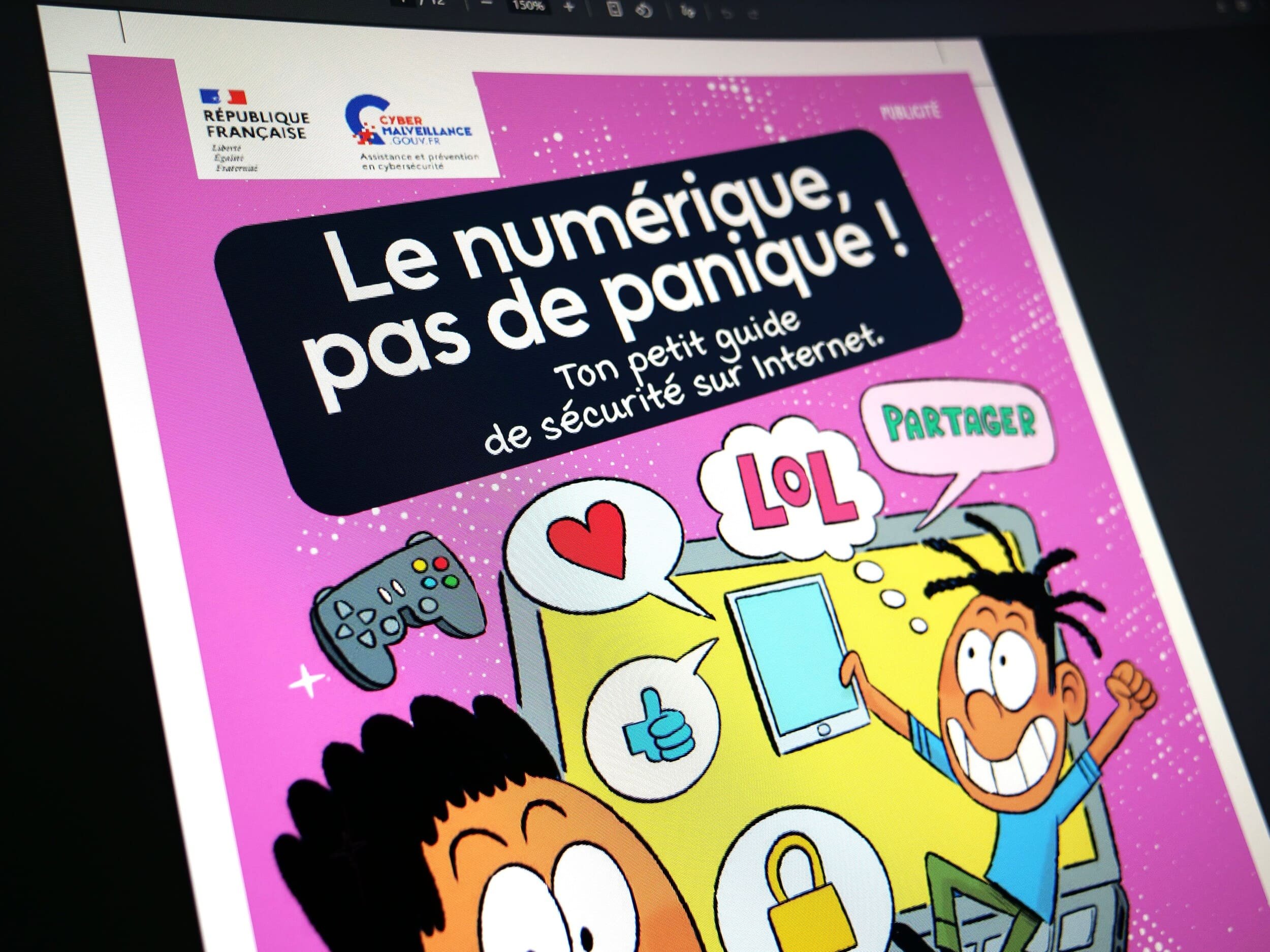 Voici la couverture du guide "Le numérique, pas de panique !" © Alexandre Boero / Clubic