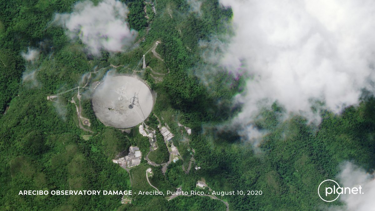 Le radiotélescope Arecibo endommagé, vu depuis l'orbite, avant son effondrement total. Crédits Planet Labs 2020