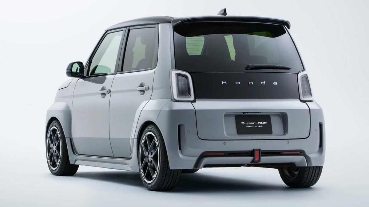 Sièges sports, ailes élargies, pneus larges... La Super One veut séduire même les plus réfractaires à l'électrique. ©Honda