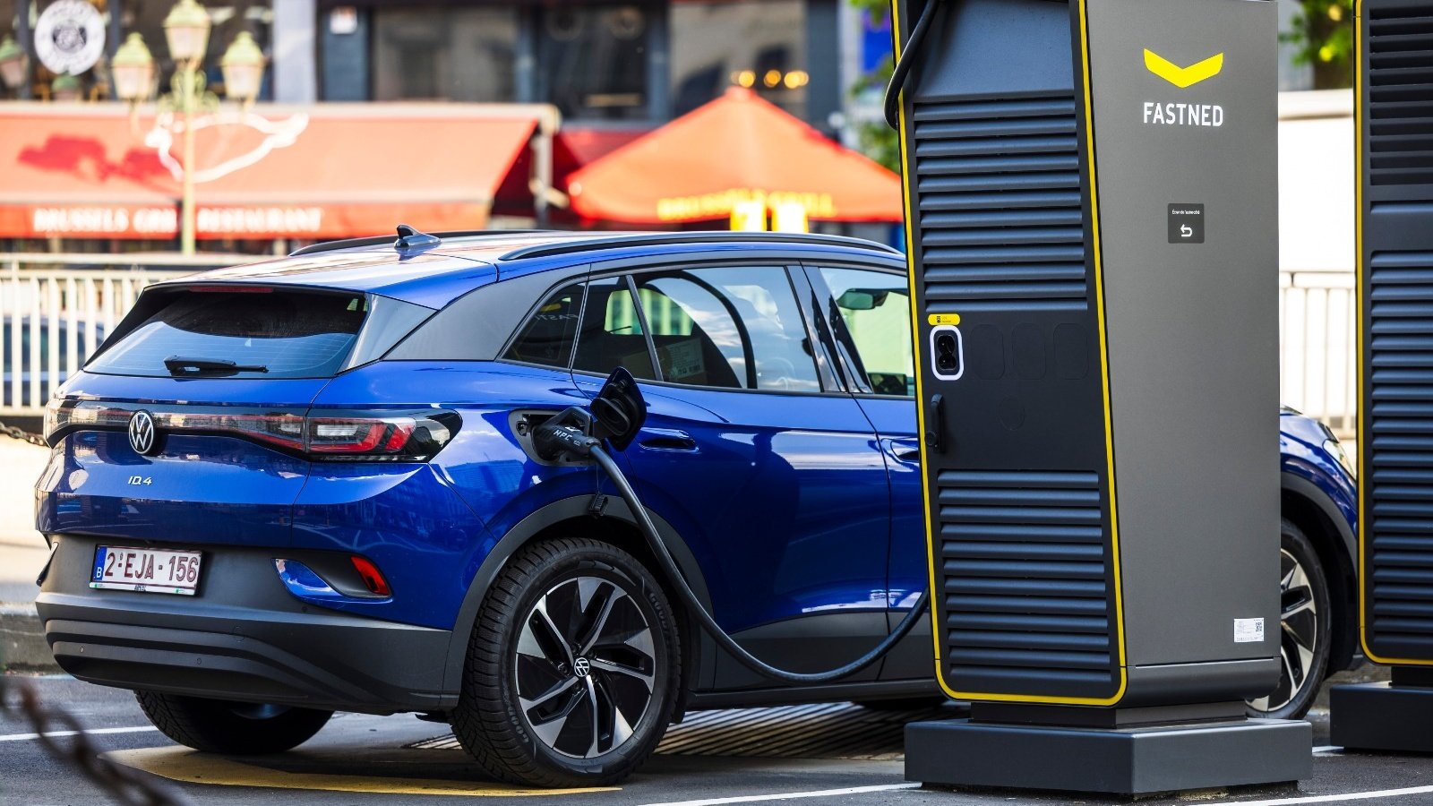 Audrey Henry, secrétaire d'État bruxelloise à l'Énergie, a déclaré que « les bornes de recharge ne sont pas des places de parking » - ©Aliaksei Kaponia / Shutterstock