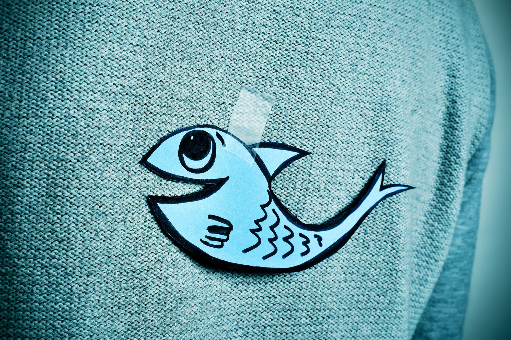 Peut-on encore diffuser des poissons d'avril sur Internet, quand l'IA ou des personnalités publiques peuvent y croire et les relayer ? - ©nito / Shutterstock