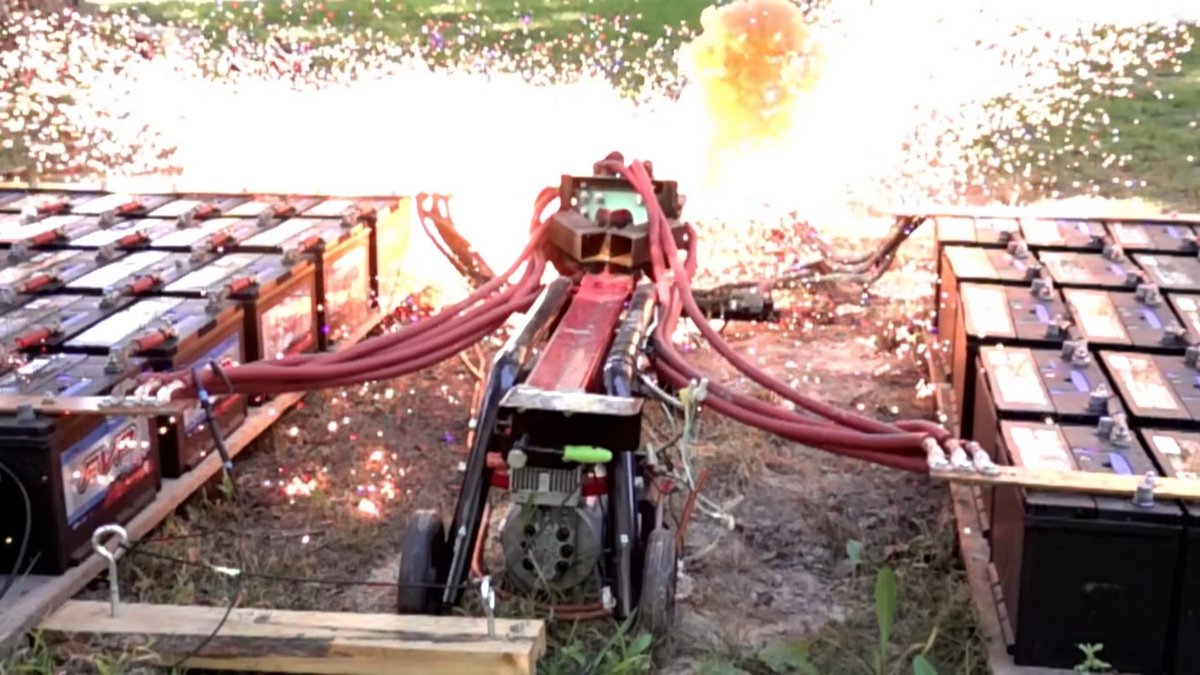 Michael Bay n'a qu'à bien se tenir. © Drake Anthony/YouTube