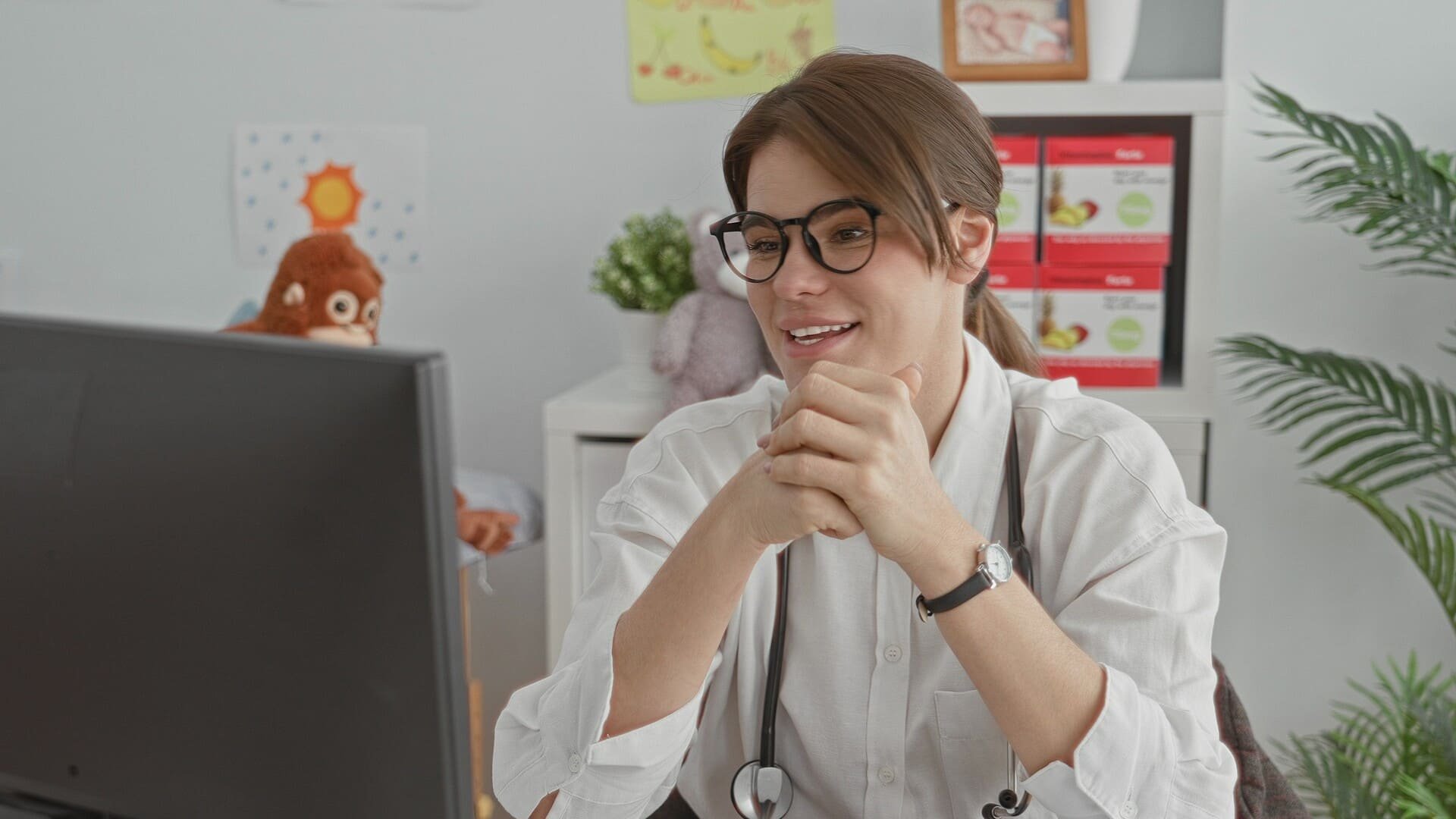 La plateforme française de téléconsultation Medadom enregistre six fois plus de consultations avec cette chaleur record. © Krakenimages / Shutterstock