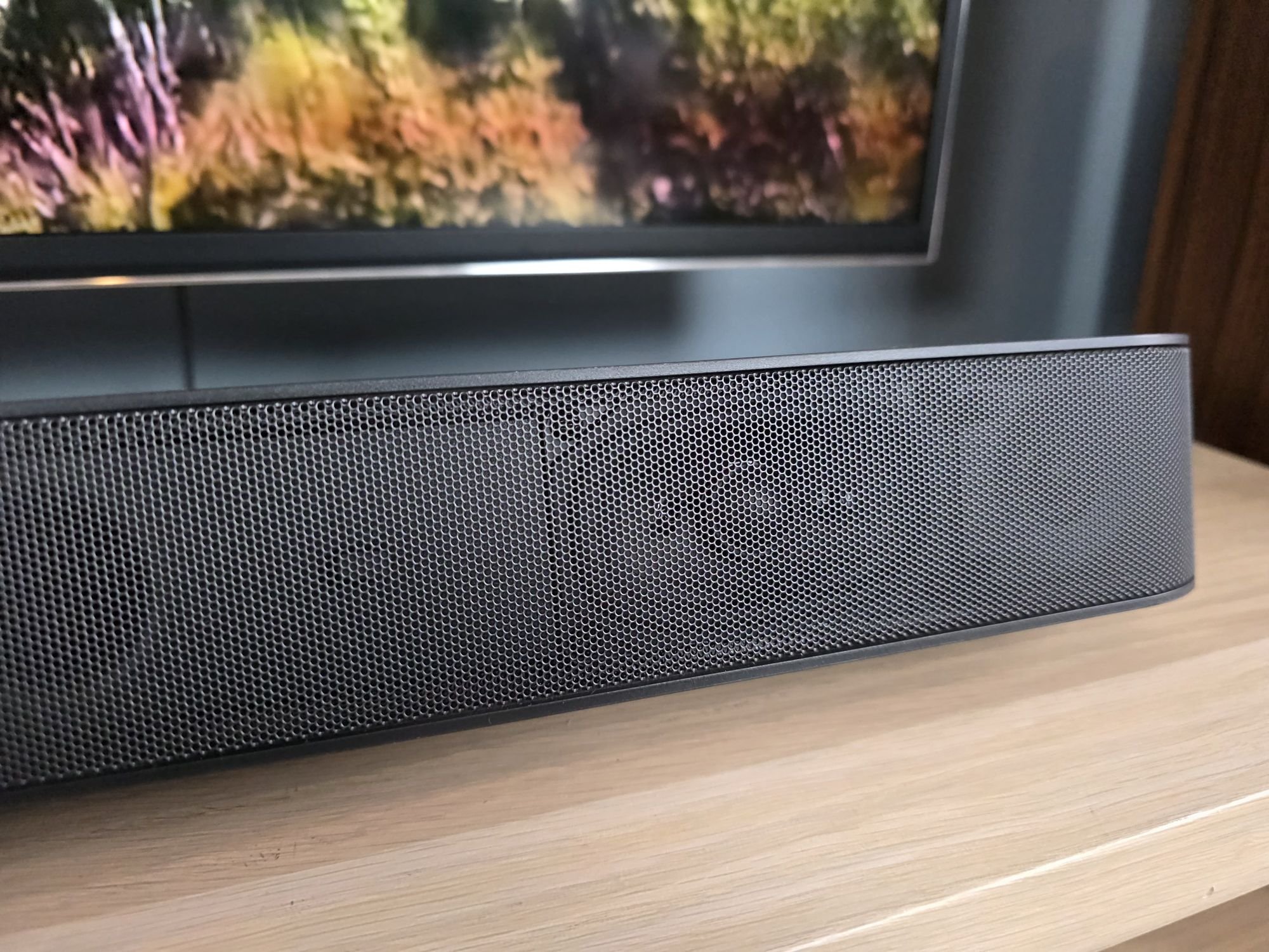 Sobre et compacte, la barre de son peut s'intégrer partout © Guillaume Fourcadier pour Clubic