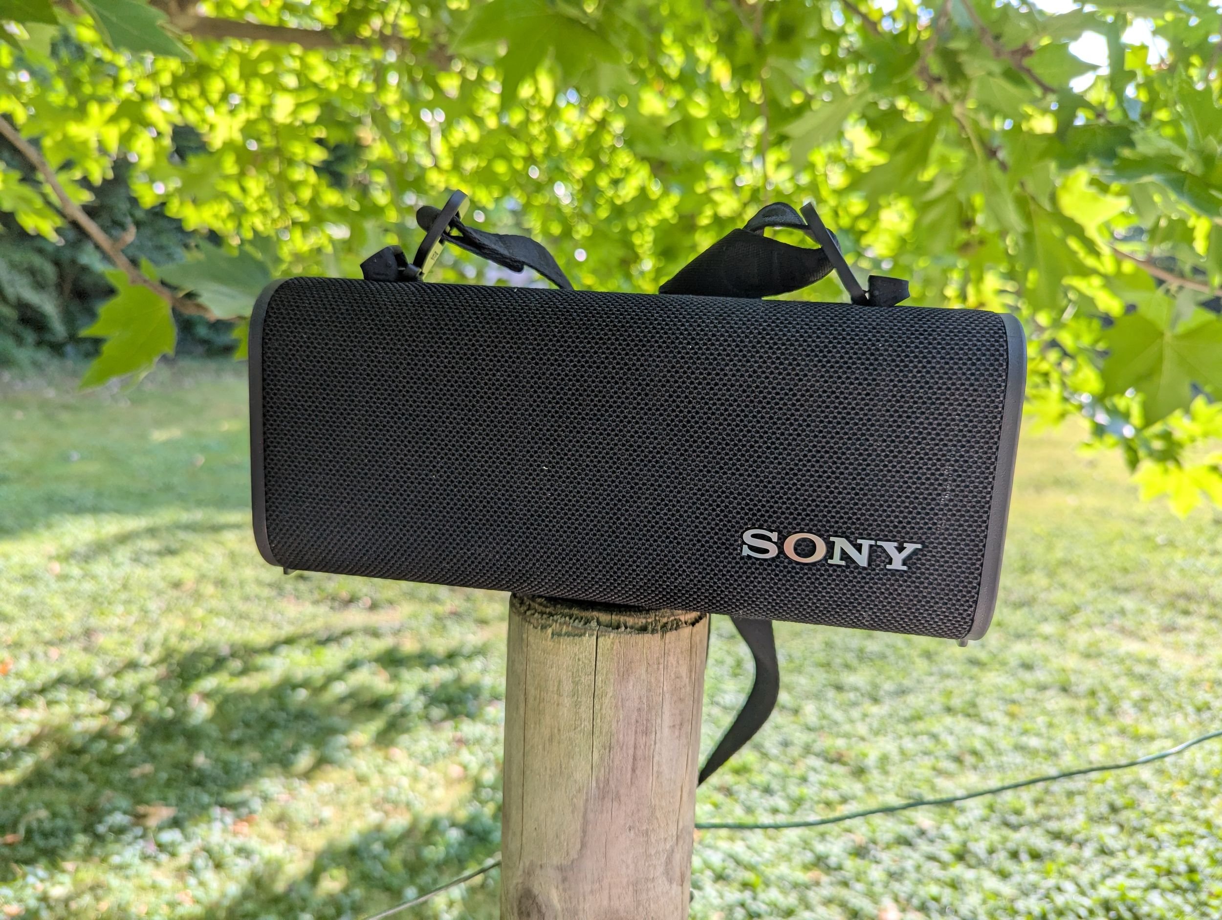 Transportable, et capable de rentrer dans un sac classique, la Sony Ult Field 3 constitue pour beaucoup un compromis idéal entre puissance et compacité ©Guillaume Fourcadier pour Clubic