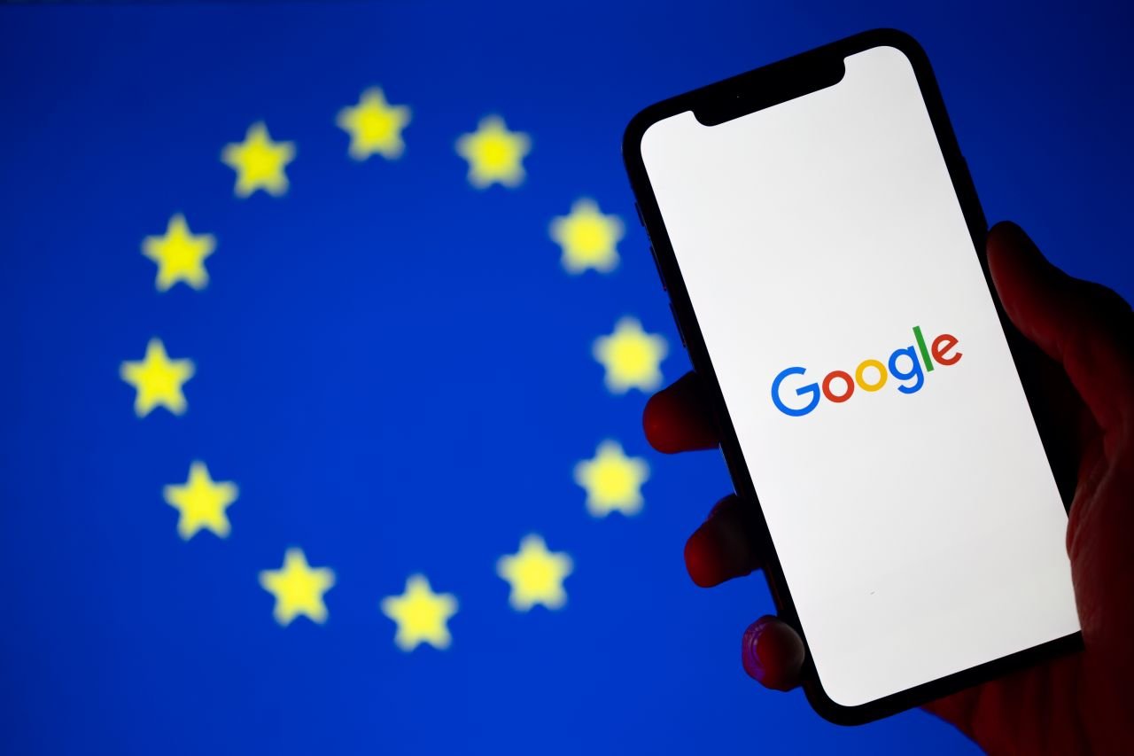 L'UE vent debout contre Google et AI Overviews - ©Tigarto / Shutterstock