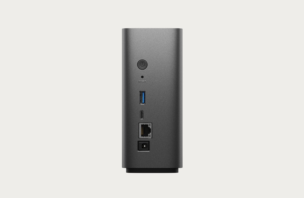 Ethernet et USB 3.2, la connectique minimaliste du disque BeeStation Plus. ©Synology