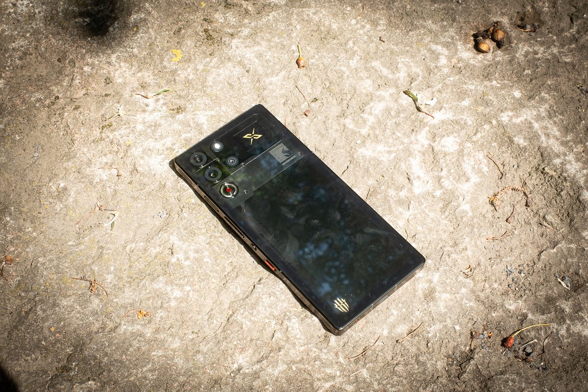 Le REDMAGIC 10S Pro est un vrai aimant à traces de doigts. ©Pierre Crochart pour Clubic
