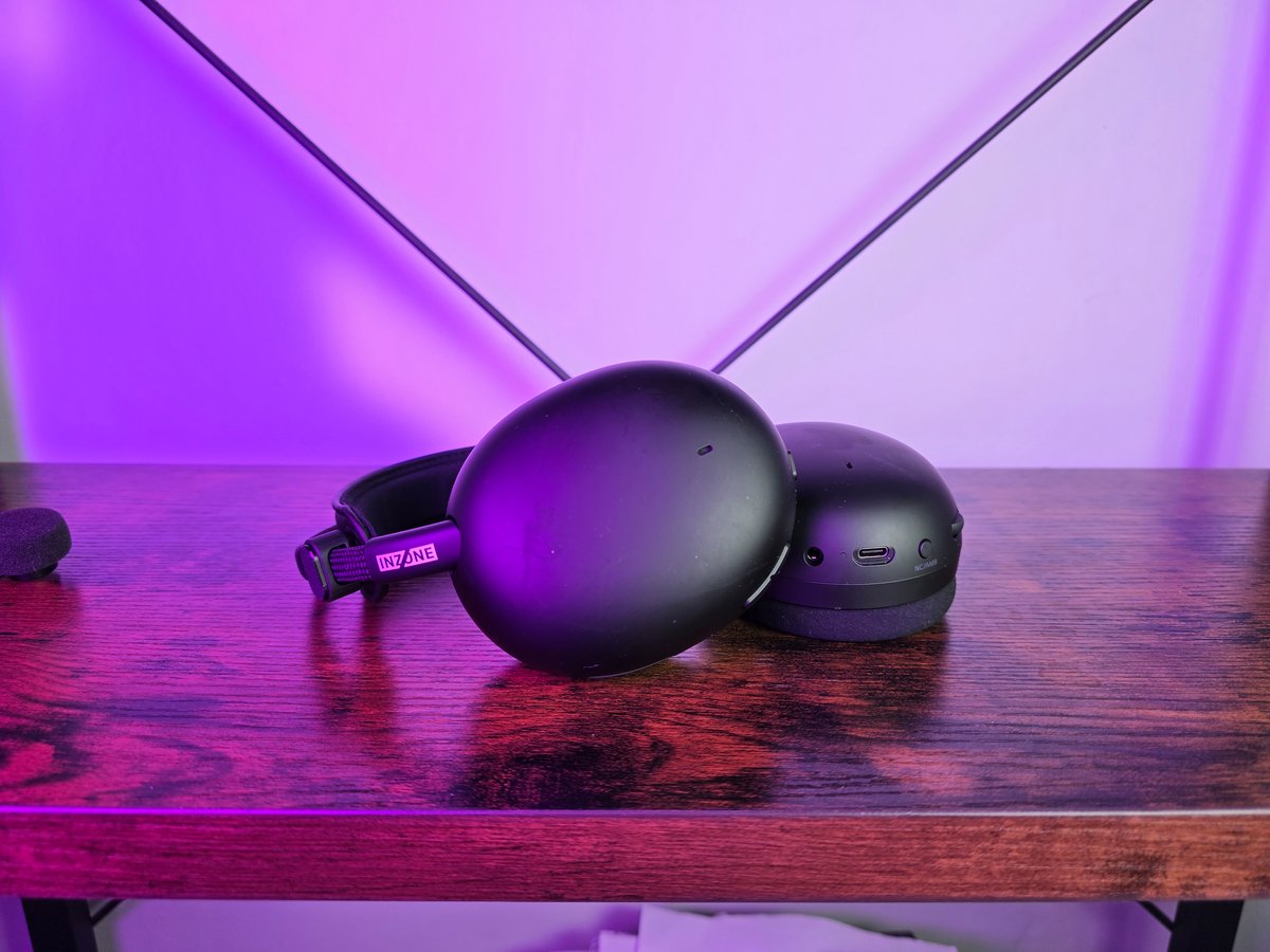 Nous le remarquons assez bien ici, le casque révèle la moindre trace de doigts © Guillaume Fourcadier pour Clubic