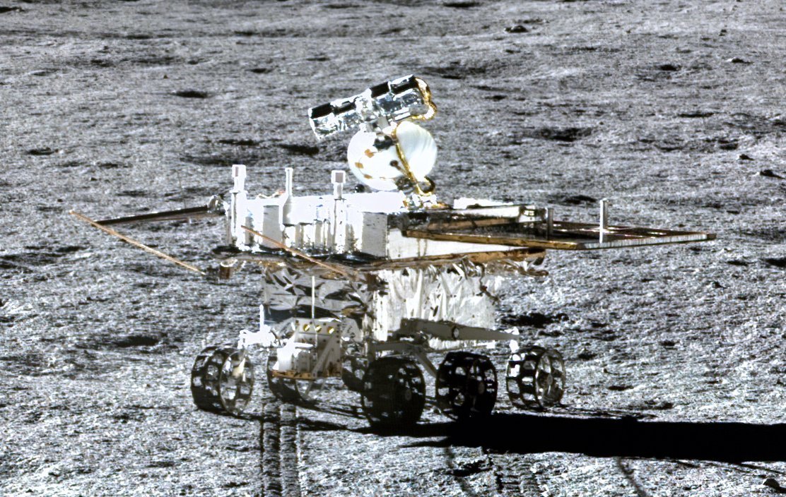 Le petit rover Yutu-2 sur la face cachée de la Lune © CLEP