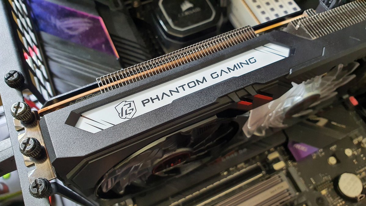 Notre carte Phantom Gaming montée sur la plateforme de test © Nerces