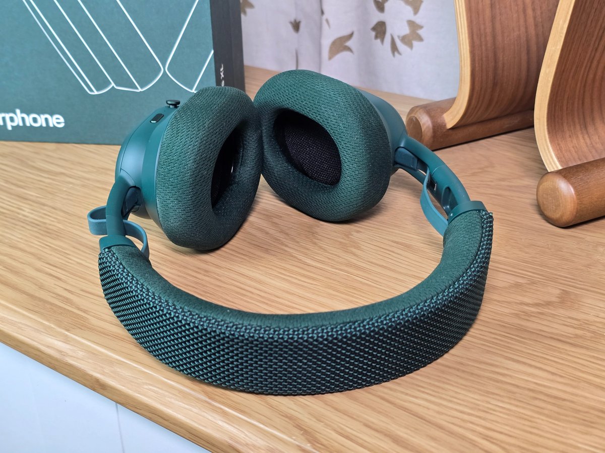 Coussinets en tissu "birdseye" et arceau en maille respirante, un choix qui procure confort et durabilité. © Matthieu Legouge