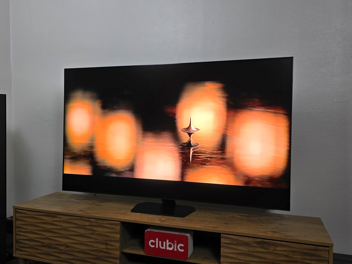 Le QN90F sait donner une "illusion" d'OLED dans les scènes sombres et les images contrastées. © Matthieu Legouge