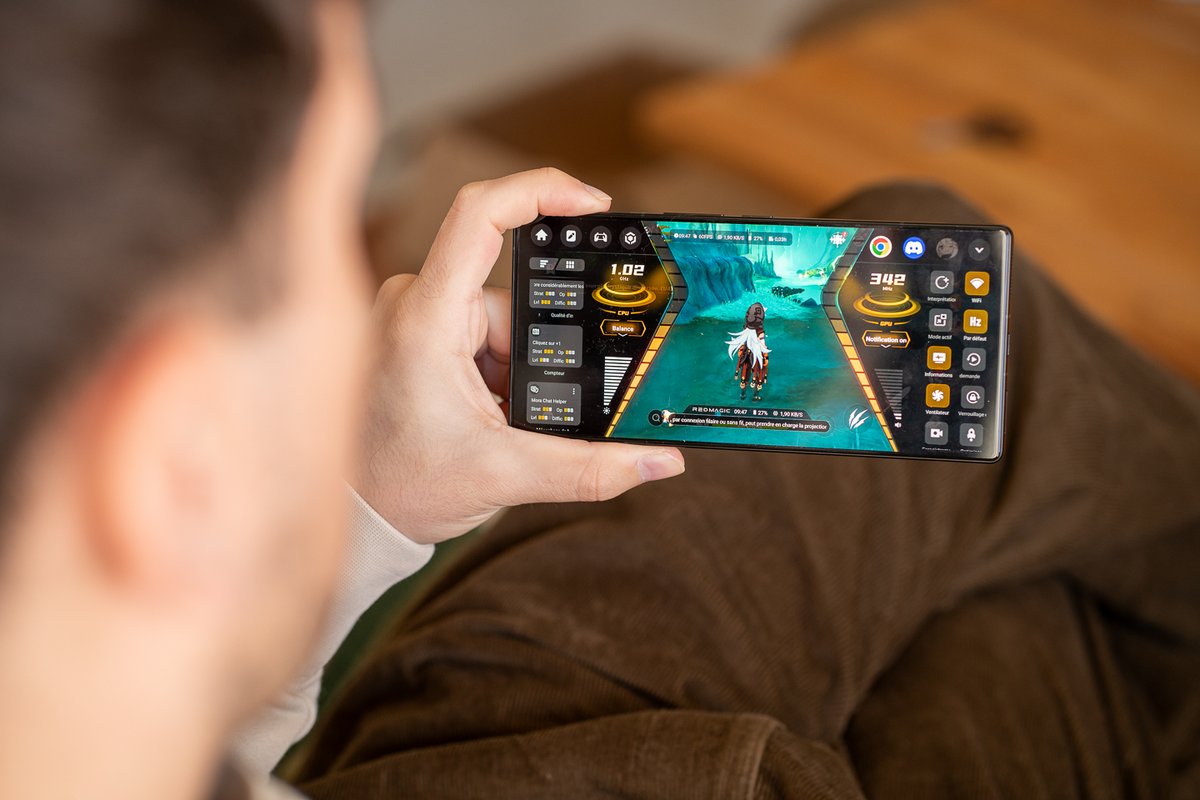 Le Redmagic 11 Air vu de face. ©Pierre Crochart pour Clubic