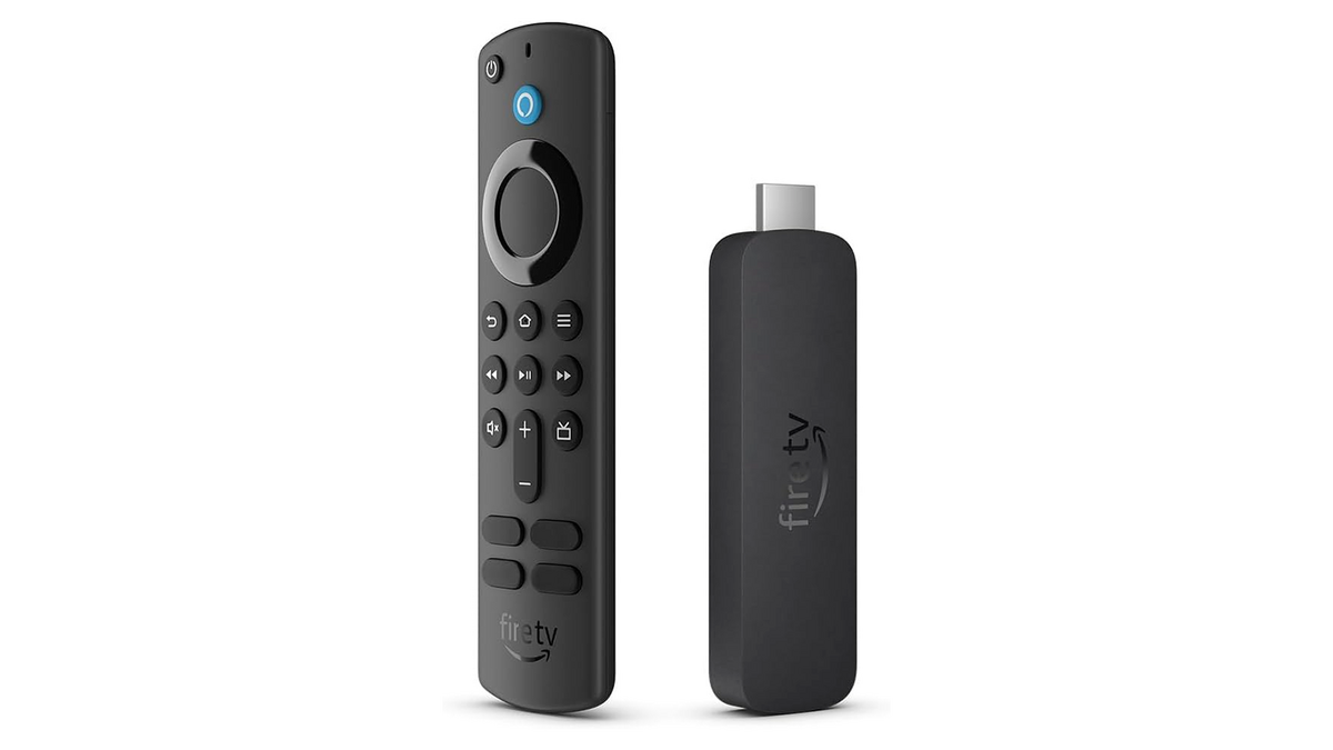 Le Fire TV Stick 4K est accompagné d'une télécommande équipée de l'assistant vocal Alexa