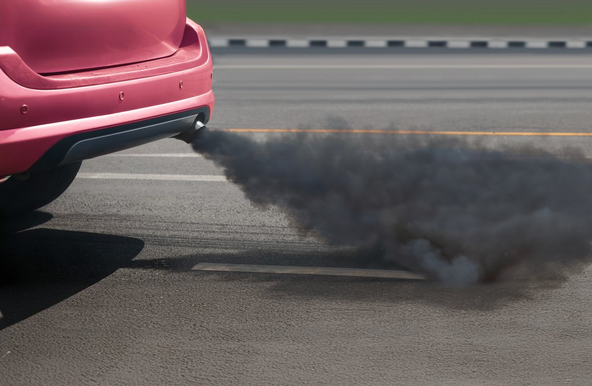 Aujourd'hui, en France, le transport routier ne représente heureusement qu'une faible fraction des émissions de SO2, de l'ordre de quelques pourcents. © Toa55 / Shutterstock