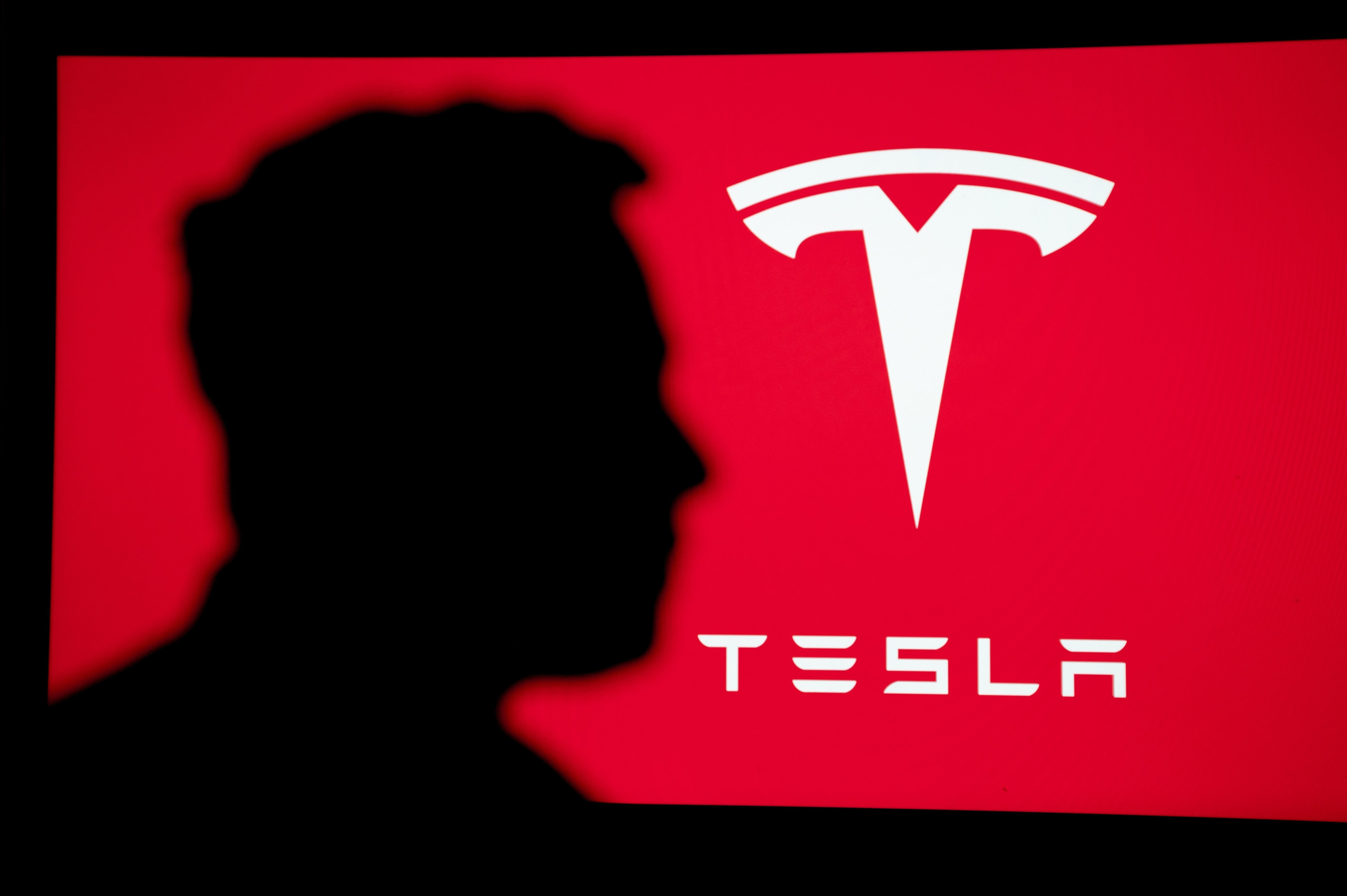 Tesla vole au secours de Stellantis © kovop / Shutterstock