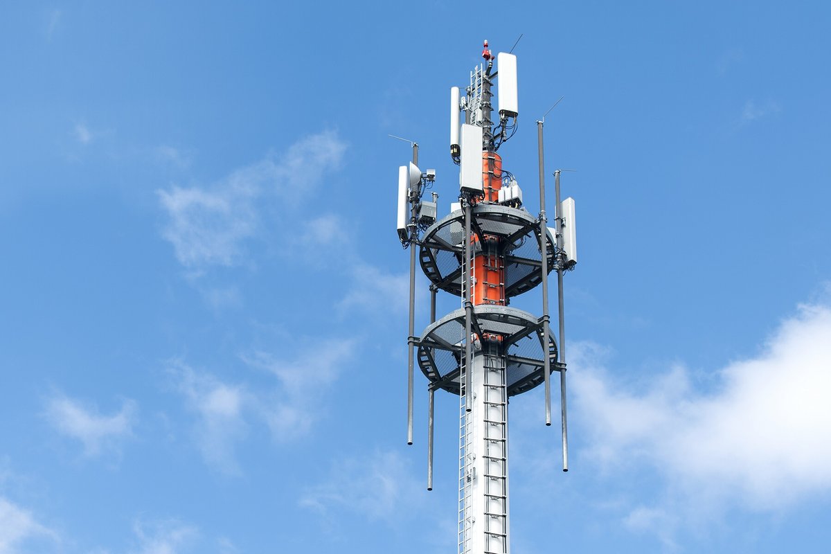 Des antennes comme celles-ci supportent encore la 2G - © Zelma Brezinska / Shutterstock