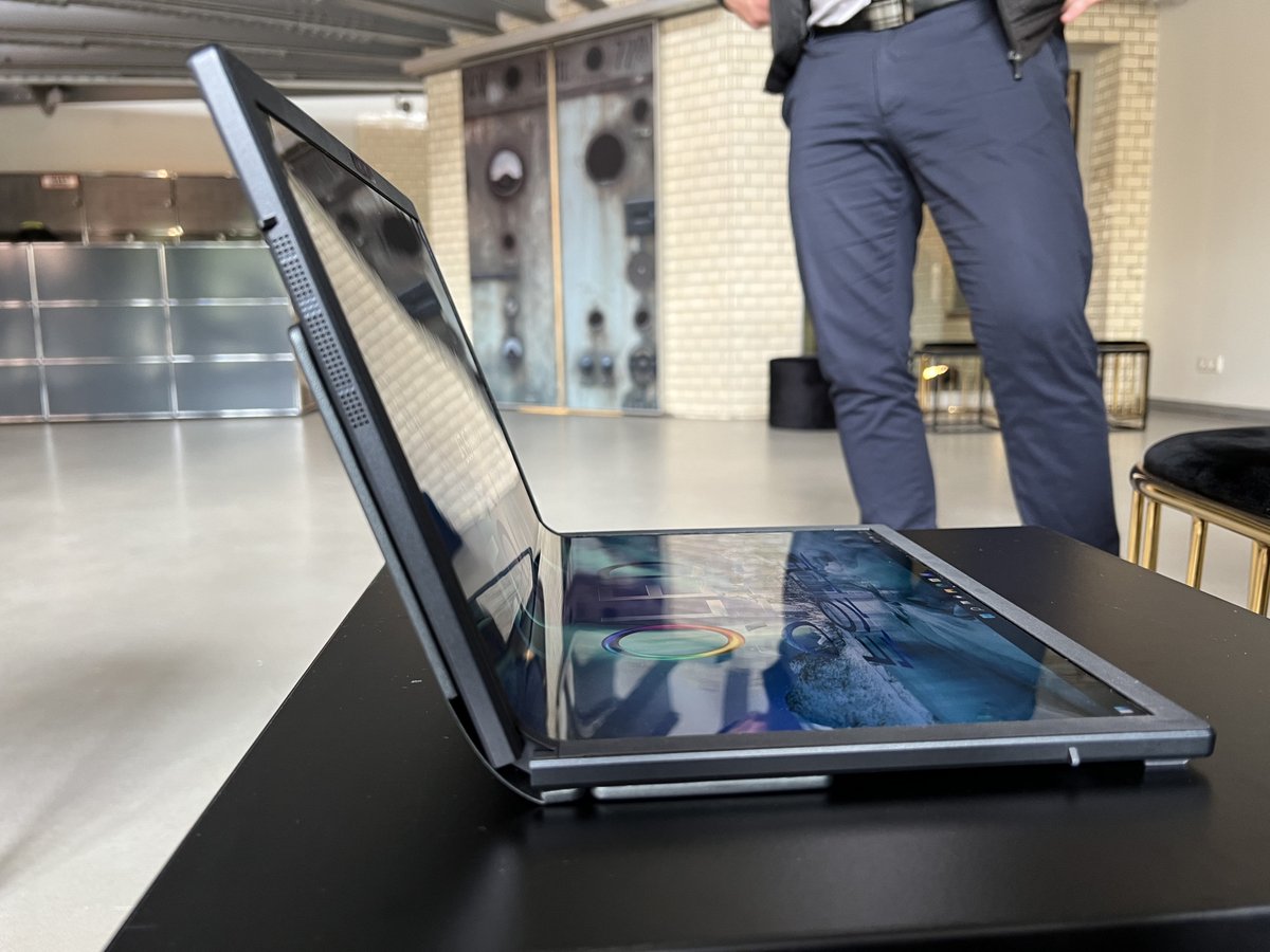 zenbook 17 fold oled