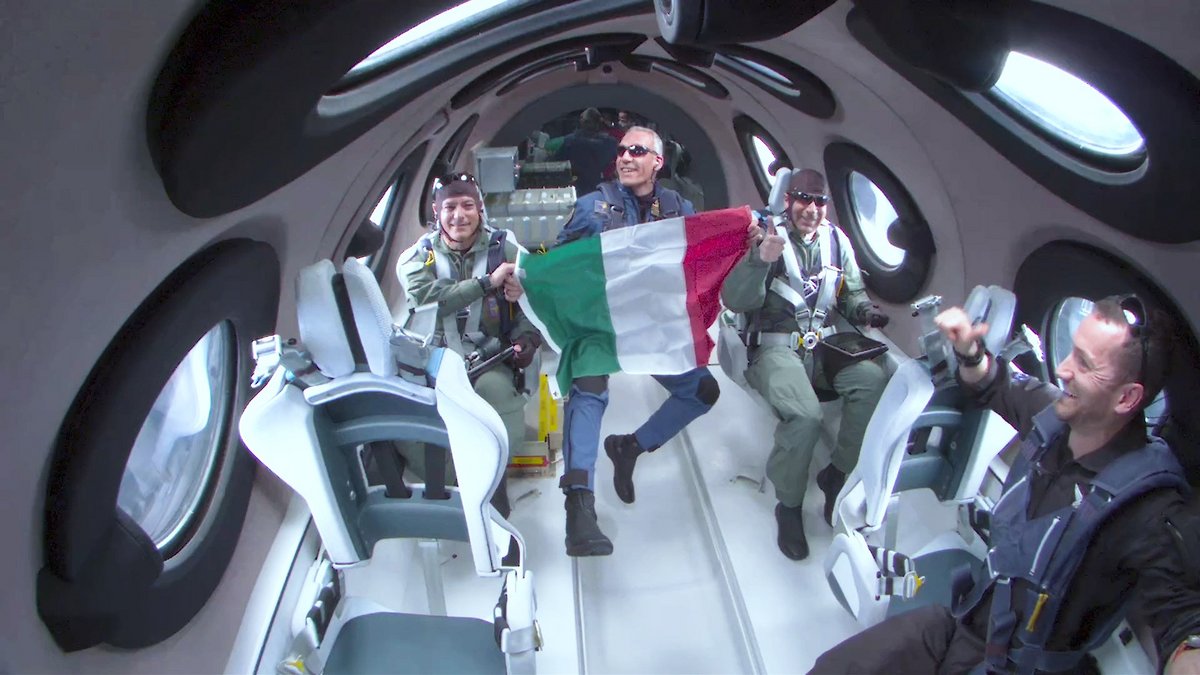 L'agence italienne a fait voler trois de ses membres, pilotes et chercheurs, avec des expériences scientifiques dans le VSS Unity © Virgin Galactic