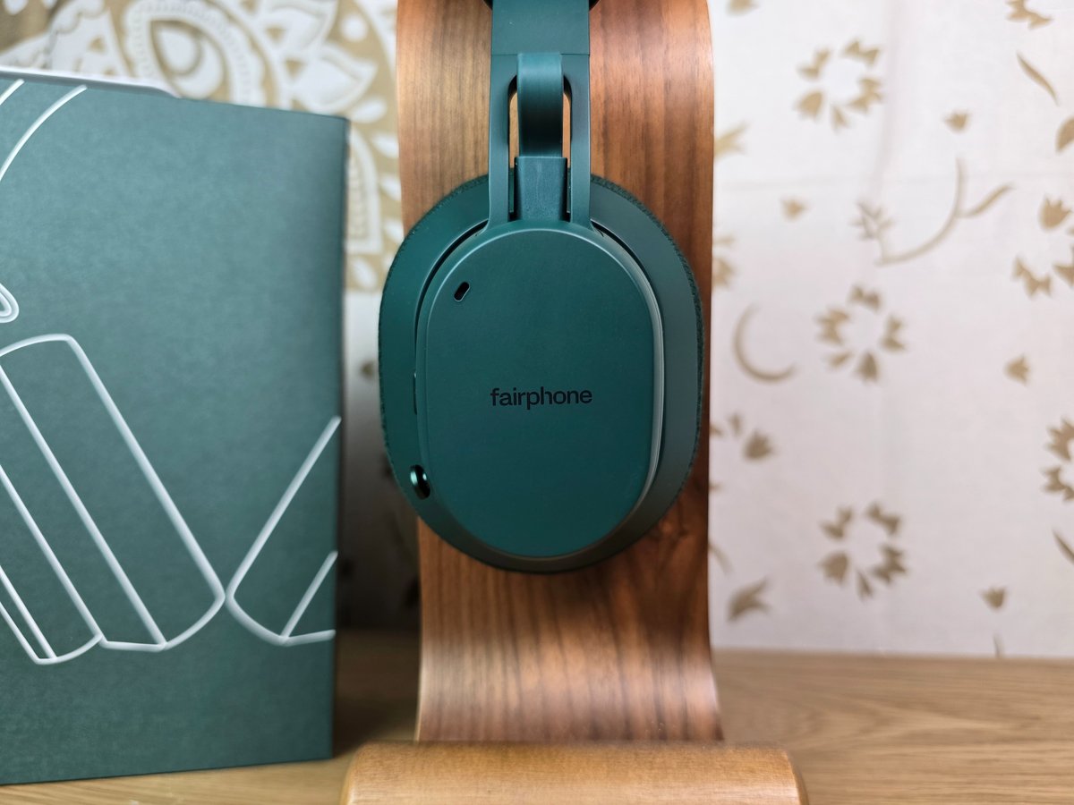 Une esthétique minimaliste : le casque privilégie des lignes simples et des matériaux robustes, fidèles à la philosophie Fairphone. © Matthieu Legouge