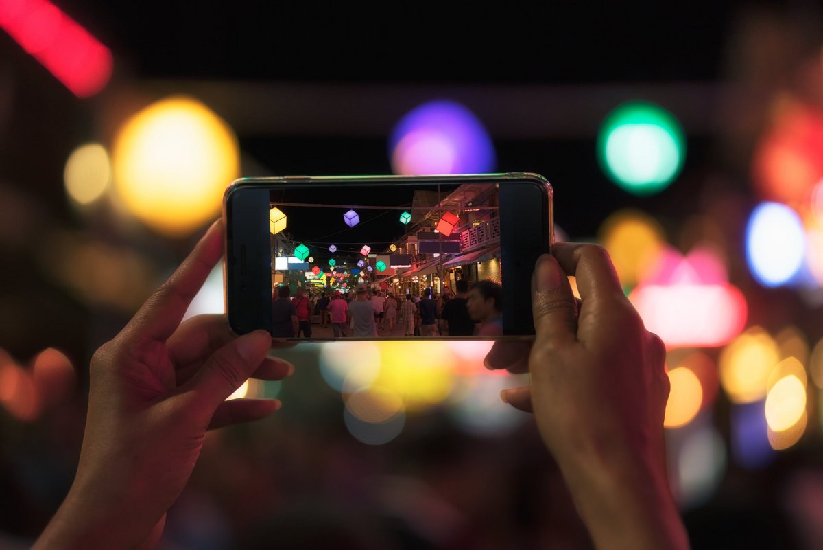 Prendre une photo de nuit pour un réseau social sera plus simple avec Android 16 © Shutterstock