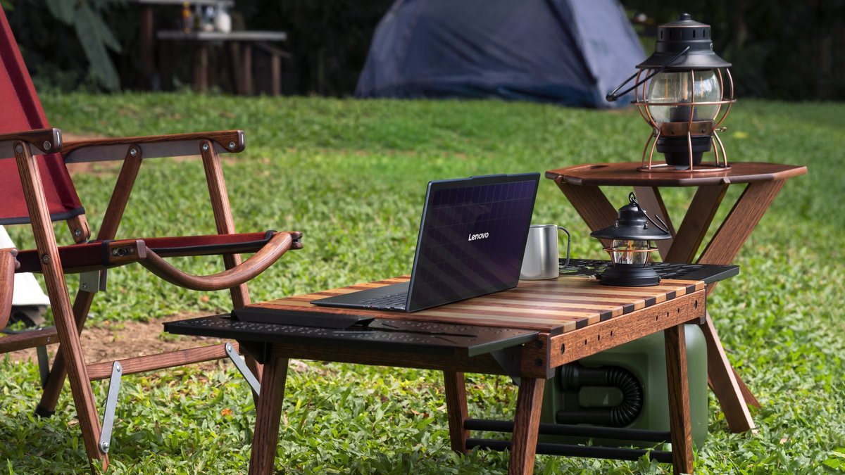 Yoga Solar PC, camping. © Lenovo