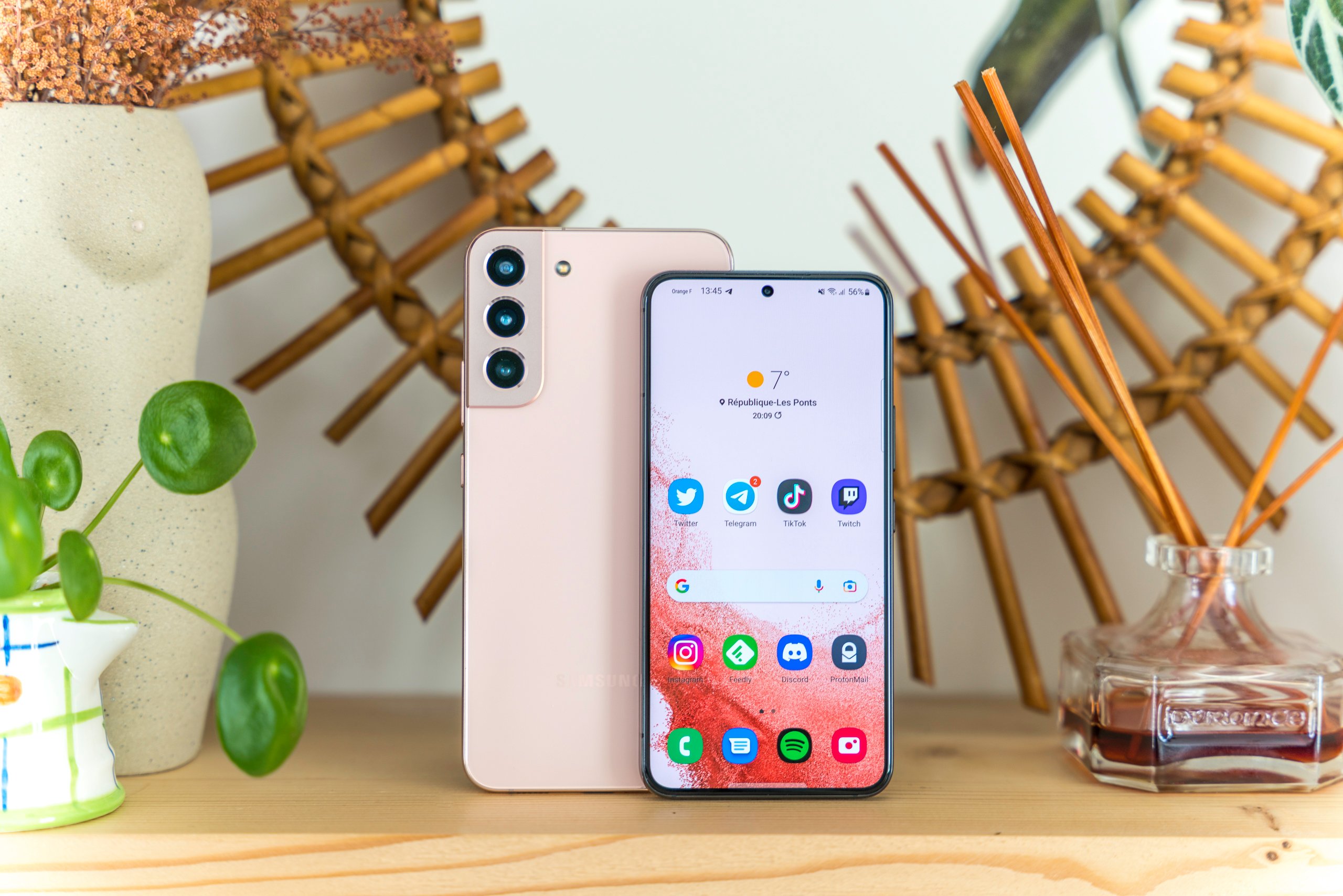 Les Samsung Galaxy S22 et Galaxy S22+ © Pierre Crochart pour Clubic