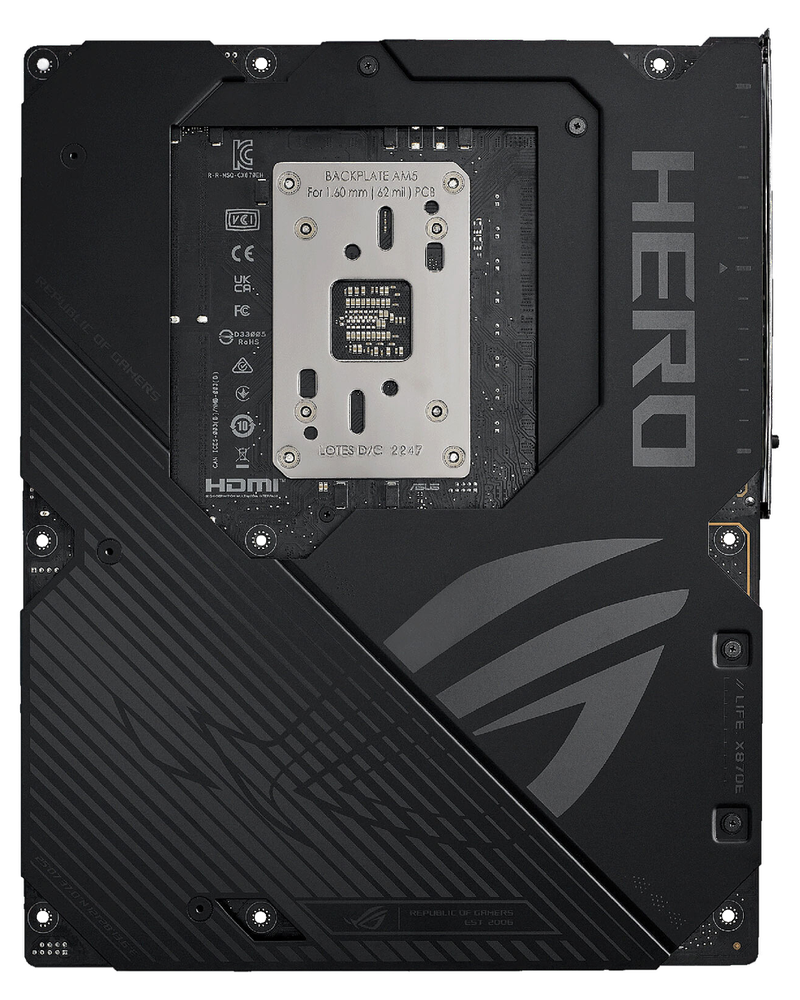 Avant et arrière de la carte mère ROG Crosshair X870E Hero © Nerces pour Clubic