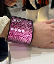 Le téléphone-bracelet de Motorola se montre en vrai et laisse quelque peu perplexe