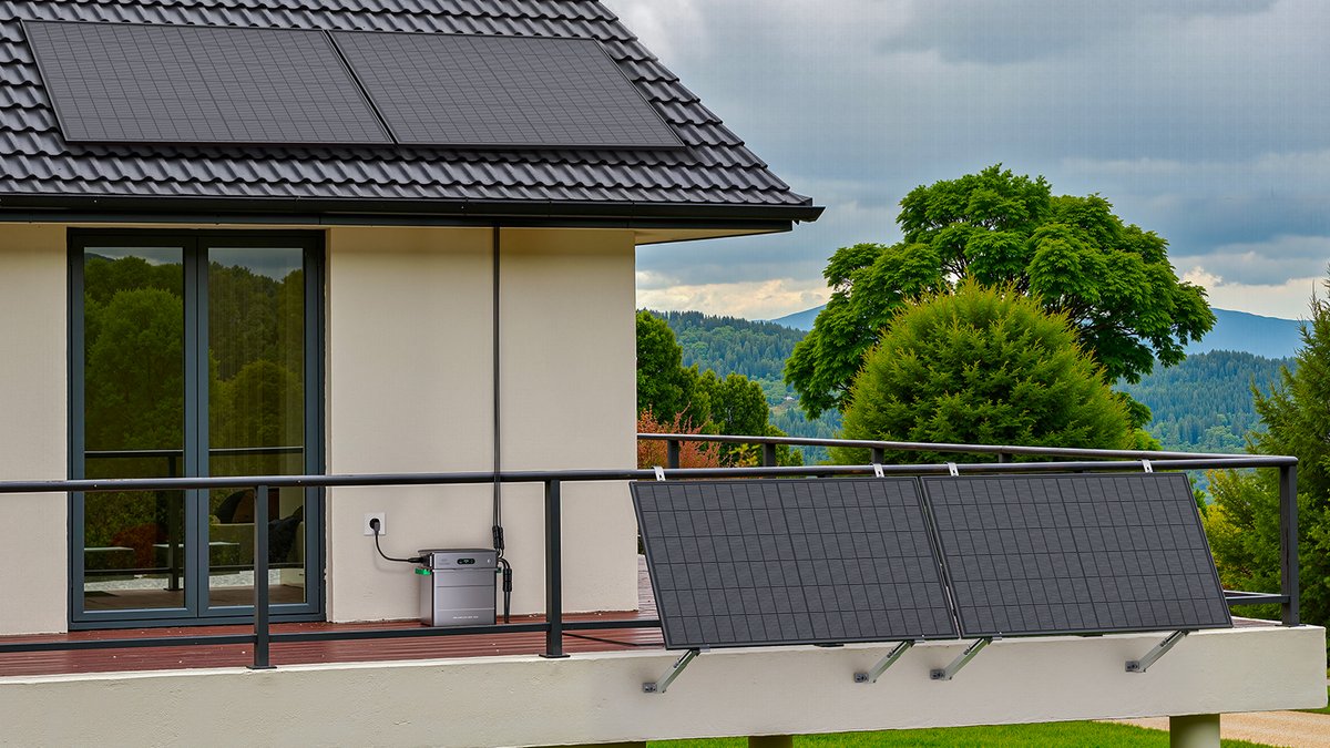 Compact et discret, le SolarFlow 800 Pro trouve facilement sa place sur un balcon ou une terrasse en ville ©Zendure