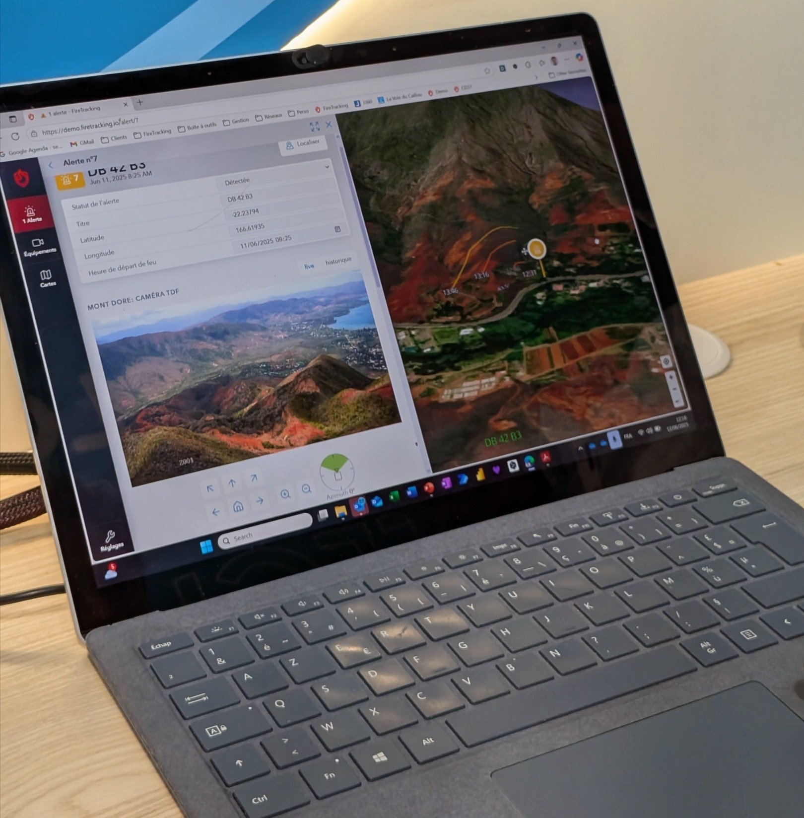 L'interface de FireTracking. Un incendie est détecté. Derrière le point de départ de l'incendie, on constate la zone de propagation potentielle du feu ainsi que sa trajectoire. ©Nicolas Guyot pour Clubic