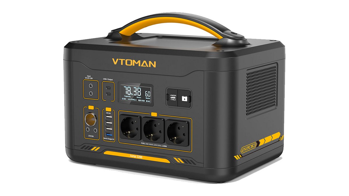 Avec ses 12 prises, dont 3 AC et 4 USB, ce module peut tout alimenter, y compris une voiture à batterie déchargée ©VTOMAN