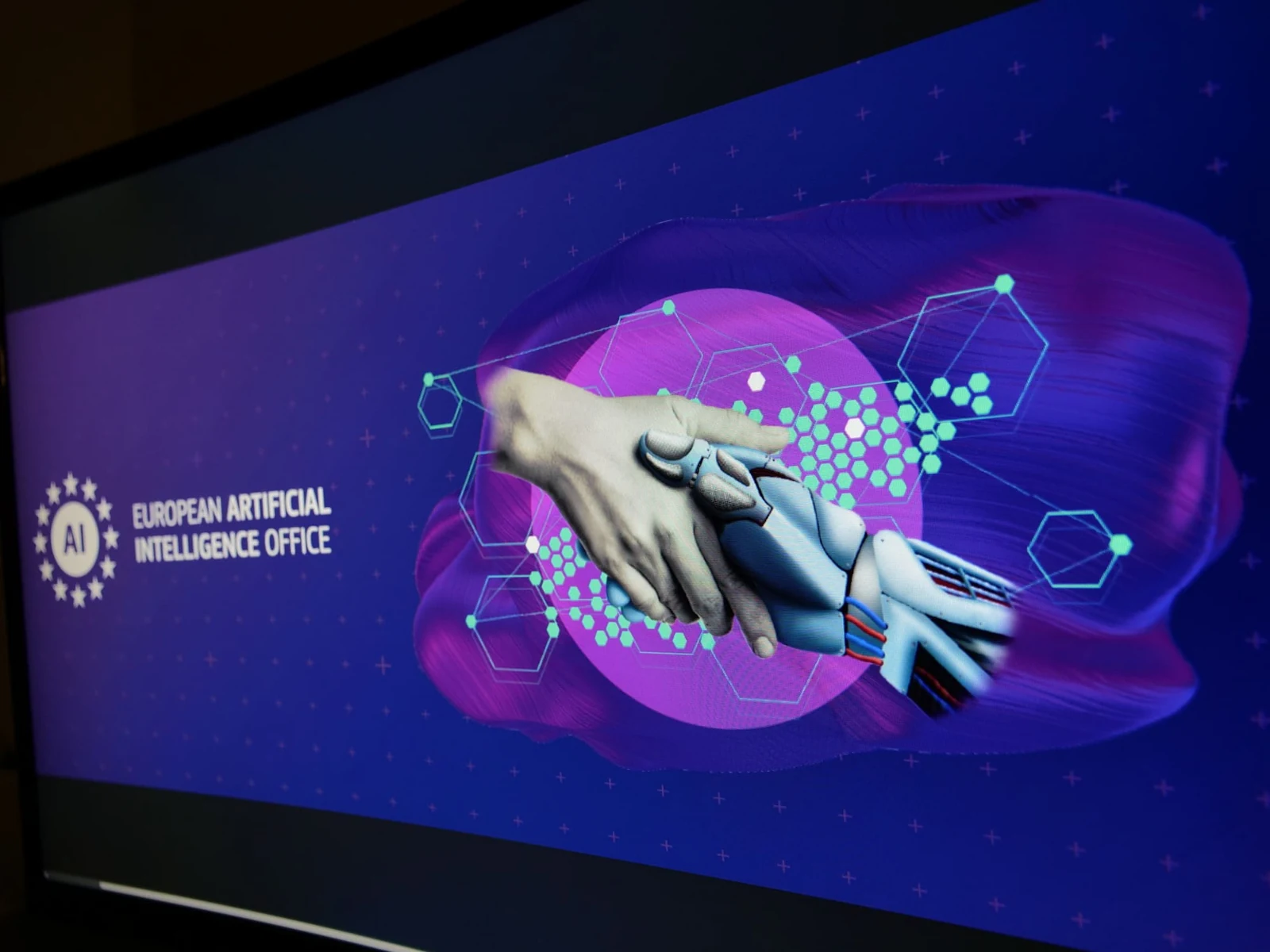 L'Europe vient de donner un pouvoir inédit et anonyme aux citoyens face à l'intelligence artificielle