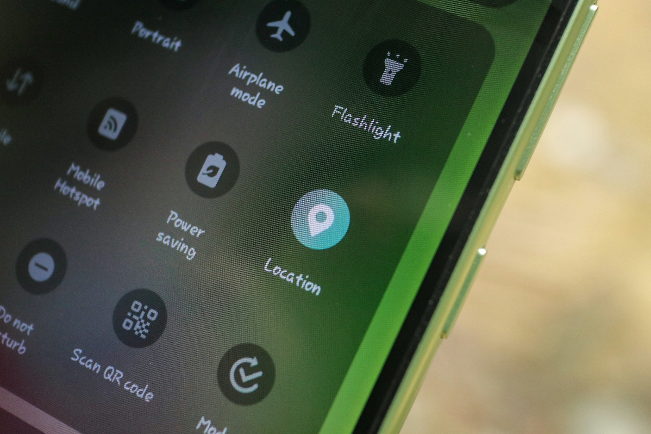 Même si vous coupez la gélocalisation sur votre smartphone, d'autres indices peuvent trahir votre position, à différents degrés de précision. © eRHa Lens / Shutterstock