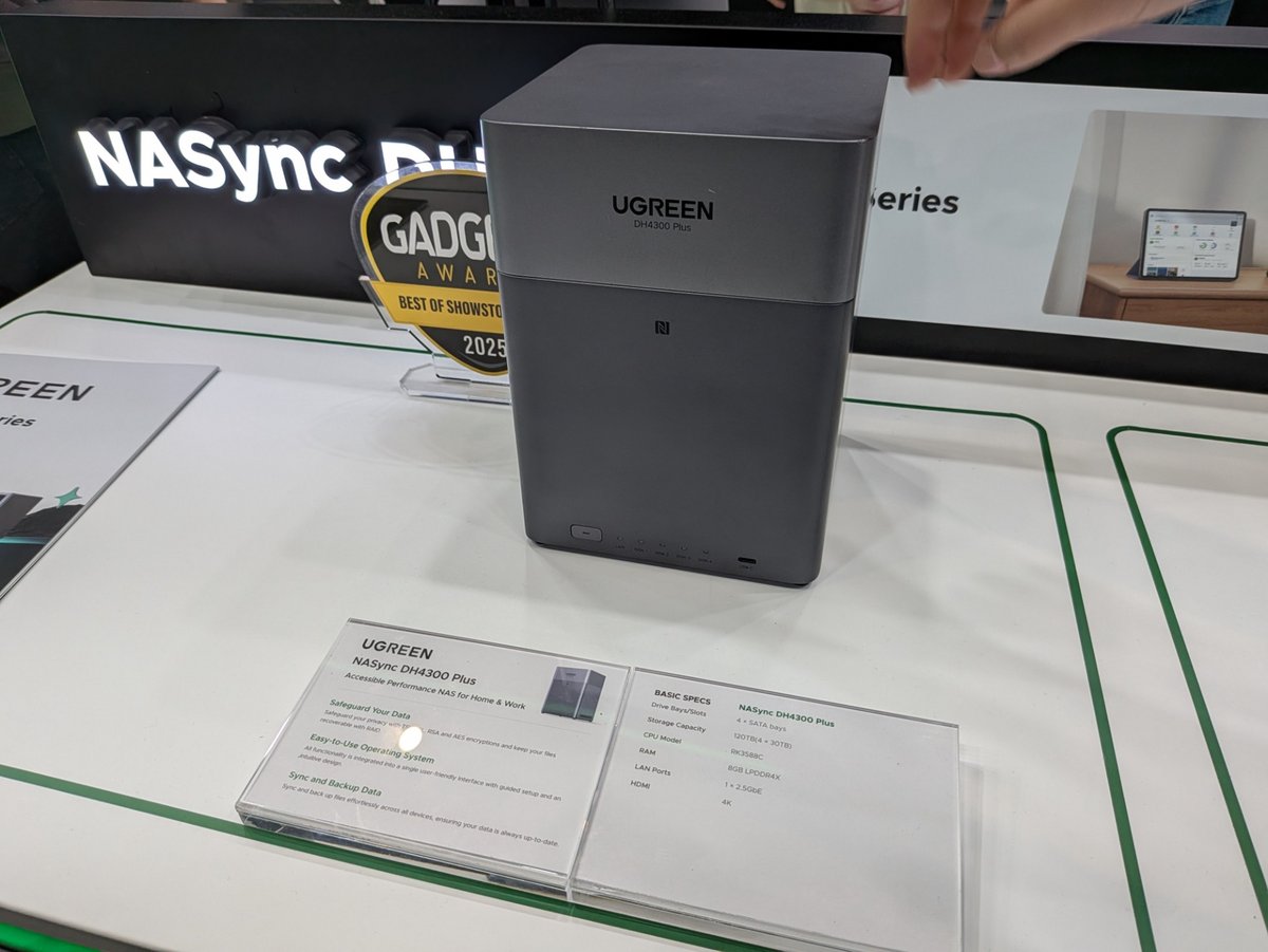 Le NAS Ugreen DH4300 Plus peut intégrer jusqu'à quatre disques durs. ©Nicolas Guyot pour Clubic