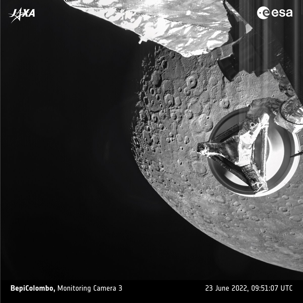 Mercure est constellée d'impacts, conservés à sa surface brûlante pour des milliards d'années. © ESA/JAXA/Bepicolombo