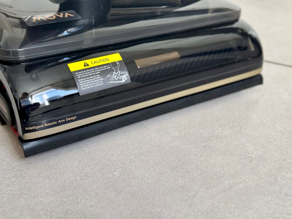 Une raclette qui se déploie automatiquement pour récupérer l'eau ©Mathieu Grumiaux pour Clubic