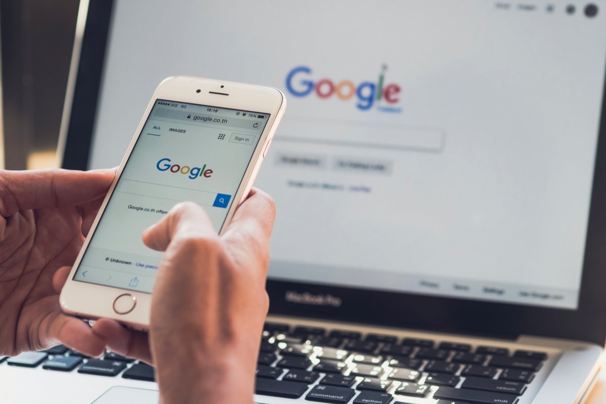 Google Search est le moteur de recherche par défaut sur Safari sur les Mac, iPhone et iPad © PK Studio / Shutterstock