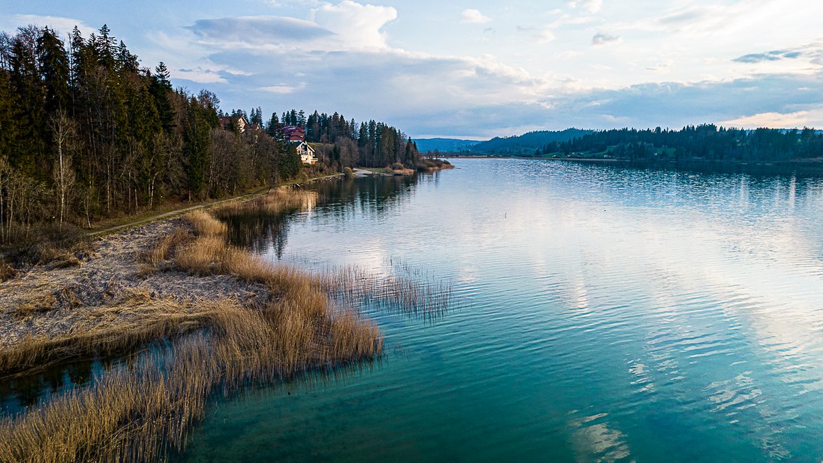 À gauche : JPEG en mode unique (sans HDR) | À droite : RAW développé sous LightRoom